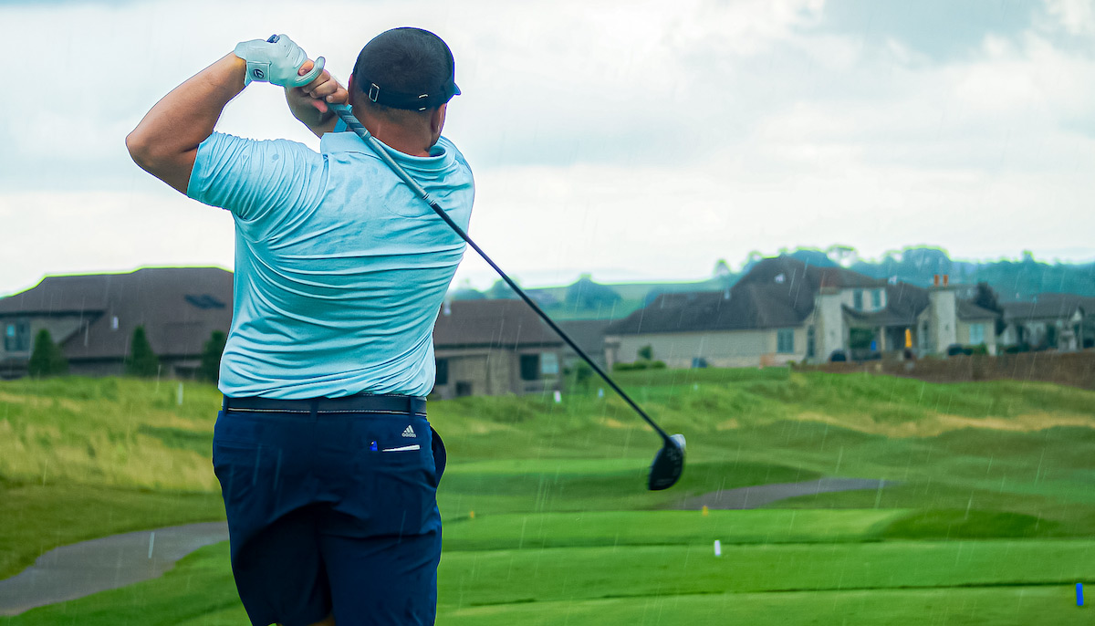 Kade Logue teeing off #1 at Totteridge during qualifying for the 2025 WPGA Mid-Amateur Championship